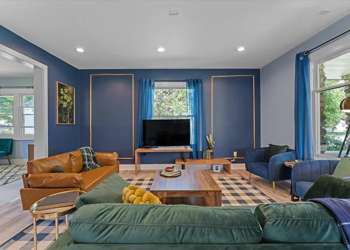 5Bd Movie Theater - 7Mins To Und - Backyard Bbq