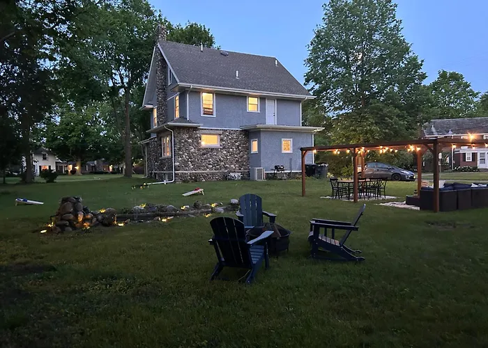 5Bd Movie Theater - 7Mins To Und - Backyard Bbq