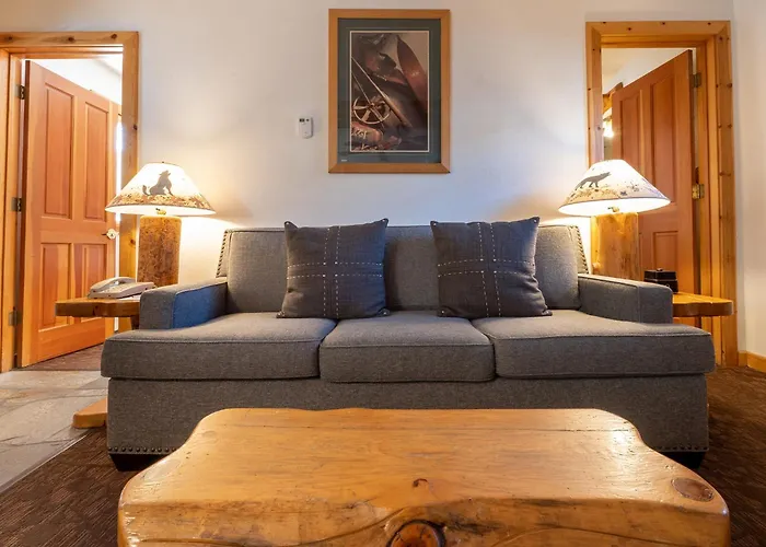 Red Wolf Lakeside Lodge