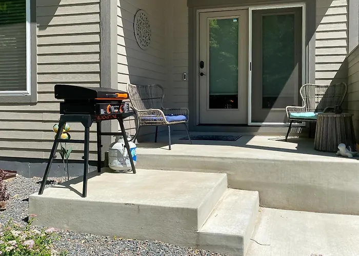 1 Mi To Downtown Loveland: Cozy Getaway!