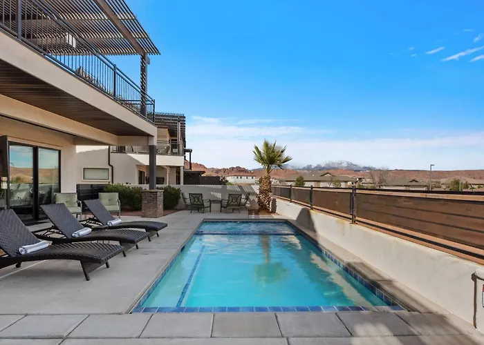 Ocotillo Springs 67: Private Hot Tub & Game Room Retreat