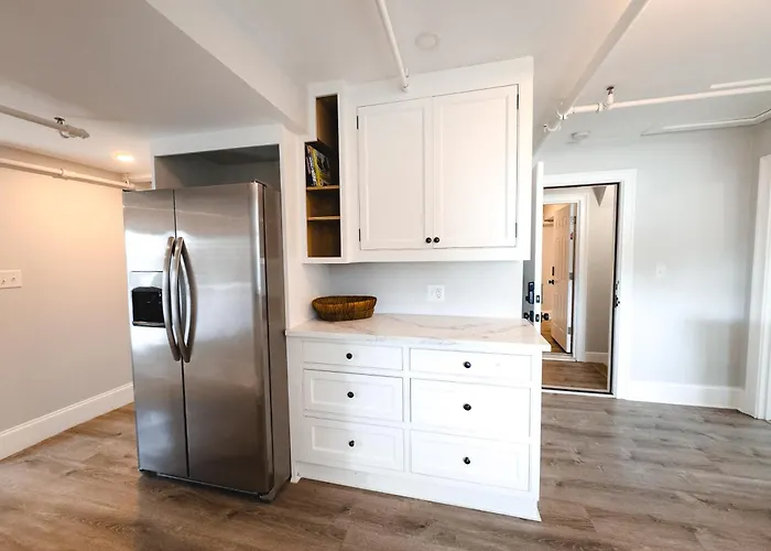 Water Access 5-Bed 2-Bath Retreat