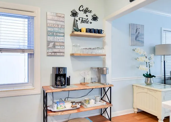 Lovely St Pete Beach Cottage, Walk To Beach & Town