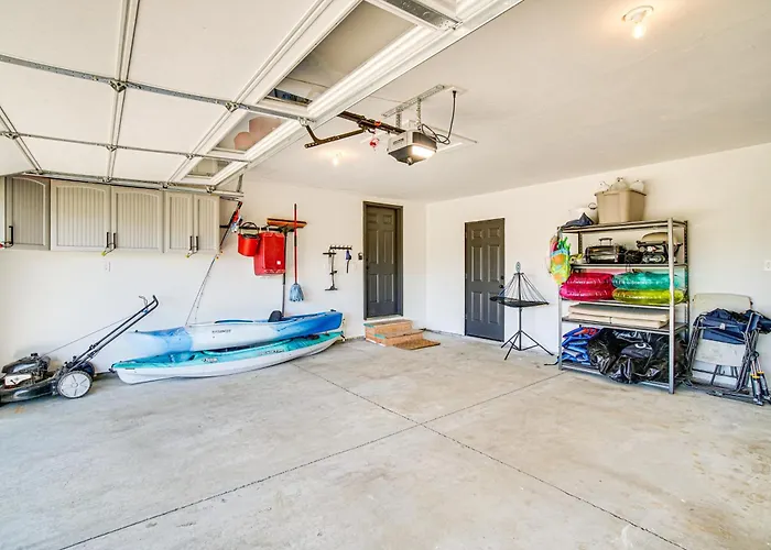 Family-Friendly Donnelly Home W/ Private Hot Tub!