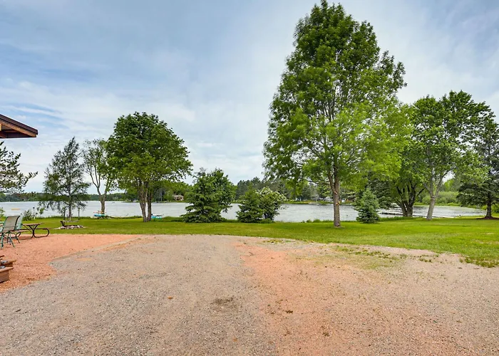 Rhinelander Vacation Rental W/ Yard On Venus Lake!
