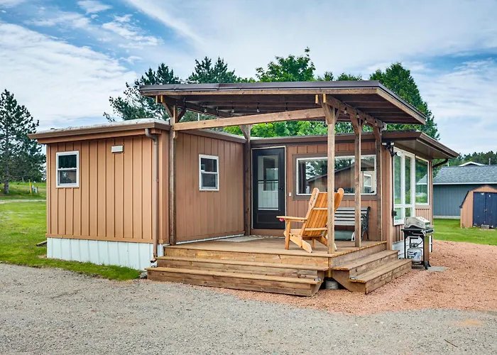 Rhinelander Vacation Rental W/ Yard On Venus Lake!