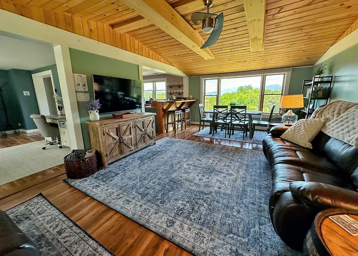 64J Stunning Sunsets, Just 20 Mins To Bretton Woods. Hot Tub, Foosball, Ac, Dog Friendly!