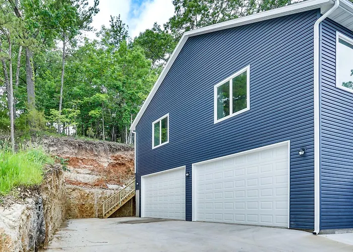 Kayaks, Boat Slip, Game Room, Calm Cove, Great Loc