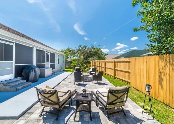 Fully Equipped Beach Paradise! Walk To Beach!