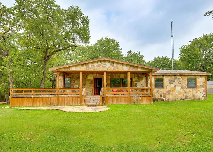 Deck & Fire Pit: Unique Pottsboro Haven