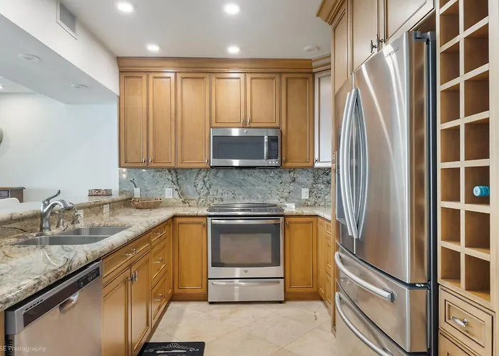 Prime Sunny Isles Stay With Pool And Free Parking