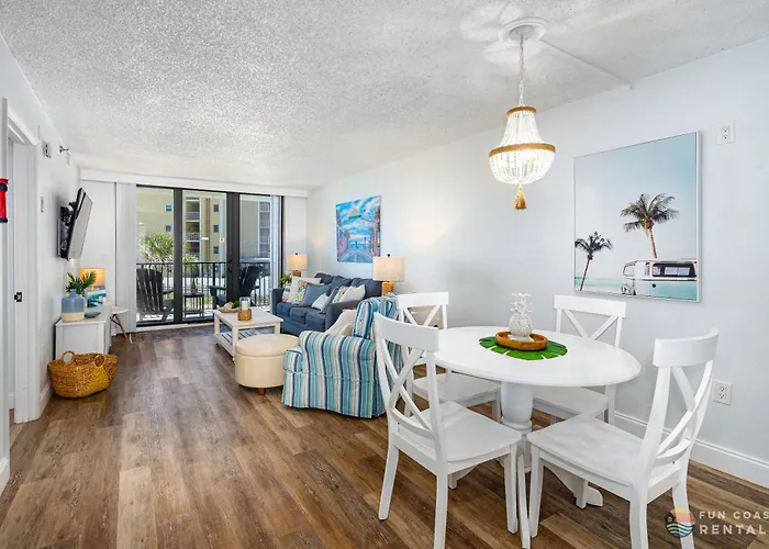 Ocean View Balcony Just Steps To The Beach With Pool, Parking And Wi-Fi!
