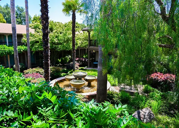 El Pueblo Inn