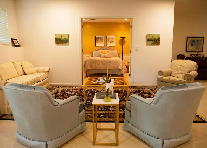Beautiful Parkside Suite