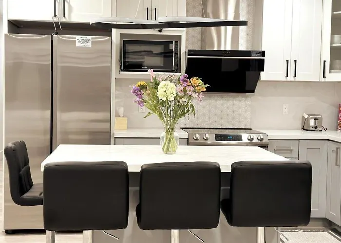 Modern 2Br 2Ba Oakland Oasis Furnished & Level 2 Evc