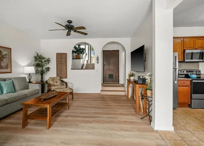 1Br 1Ba Kahala Tropical Dream, Pool, Garden View 513