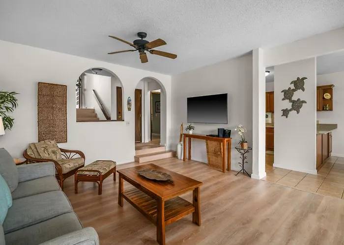 1Br 1Ba Kahala Tropical Dream, Pool, Garden View 513