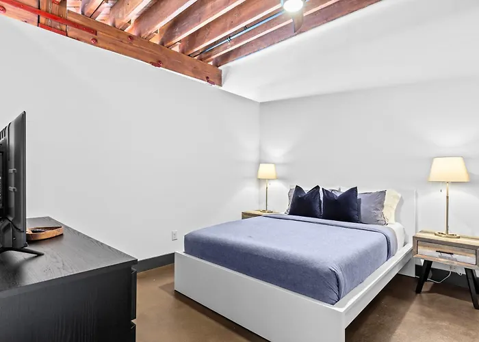 Brick & Bed Riverfront Lofts, P 4I