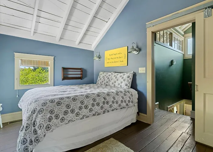 The Fourth Oak By Juniper Holiday + Home