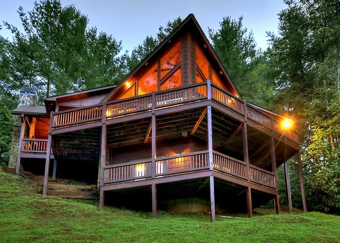Mountain High Lodge - Mineral Bluff, Ga - Take In Sweeping Mountain Views, And Rack Up A Game Of Pool At This Lodge, Just Minute