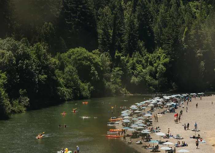 Johnson'S Beach Cabins And Campground