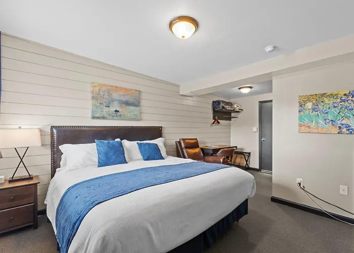 Lost Trail Resort - Riverside Rooms - Near Hot Pools
