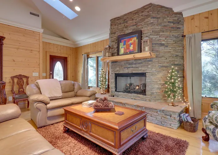 11 Mi To Ski Sapphire: 'Heaven South' Apt W/ Porch
