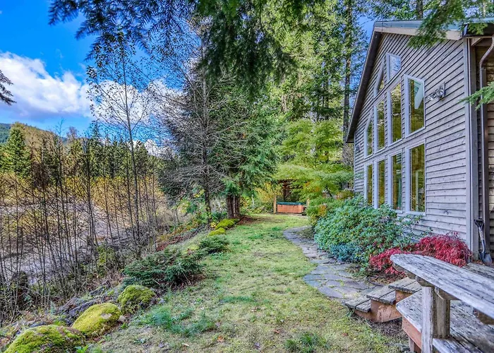 Rapid River Retreat - Meredith Lodging