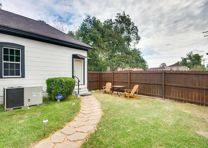 Modern Couple'S Retreat In Greenwood!
