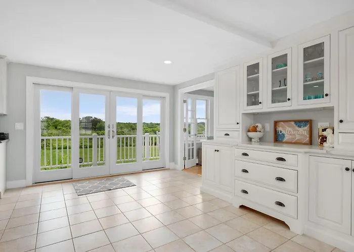 Coastal Chic: Sagamore Beach Private Pool