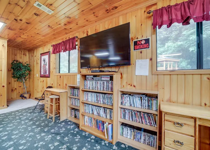 Pet-Friendly Creekside Cabin W/ Pool Access!