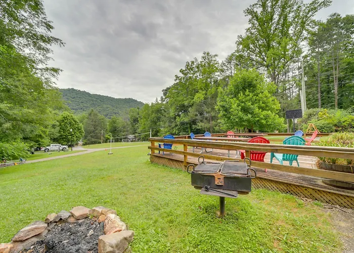 Pet-Friendly Creekside Cabin W/ Pool Access!
