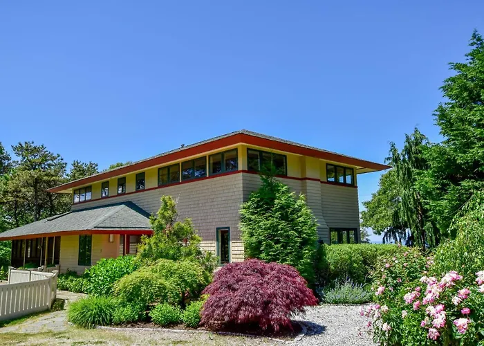 Beautiful Backyard Pool Deeded Beach Rights