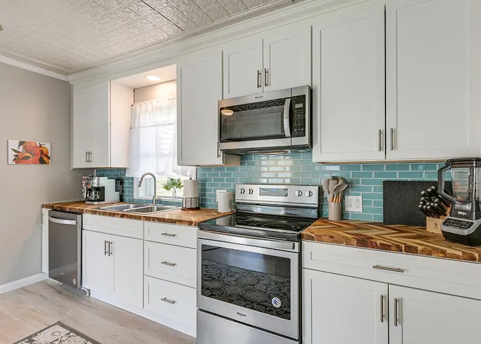 Presque Isle Home W/ Screened Porch Near River!
