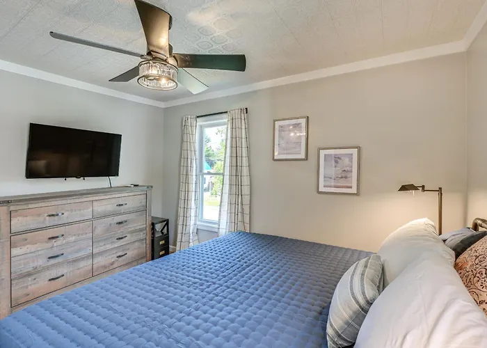 Presque Isle Home W/ Screened Porch Near River!