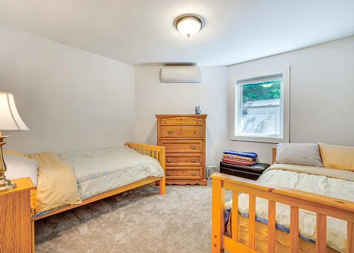 Wilmington Retreat Near Trails, Skiing & Festivals