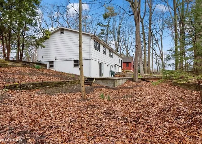 Blocks To Town, Game Room, Firepit, Huge Backyard