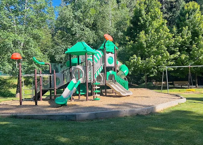 Fire Pit, Near Lake: 'Evergreen Escape' In Arnold