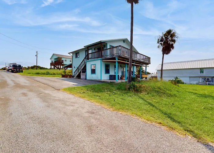 Bay Views & Beach Access: Ingleside Getaway