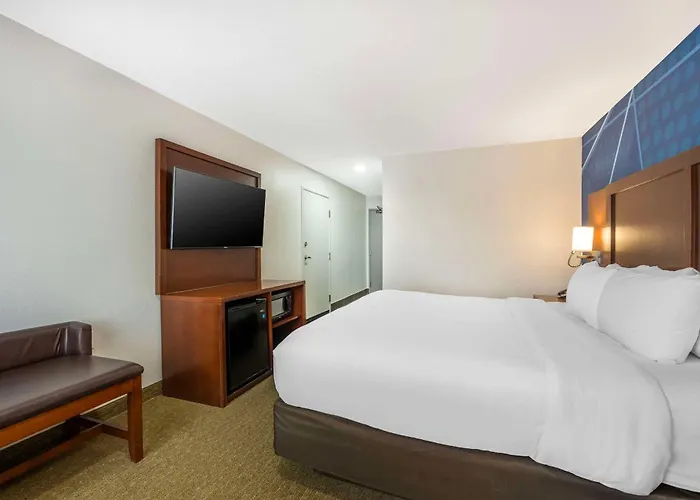 Comfort Suites Omaha East-Council Bluffs