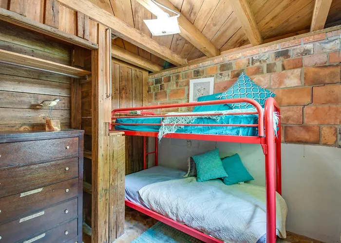 Riverfront Deck: Outdoor Retreat In Fairhope!