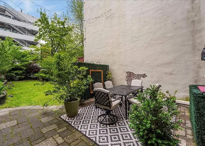 Artist Residence 3 Bedroom Brownstone