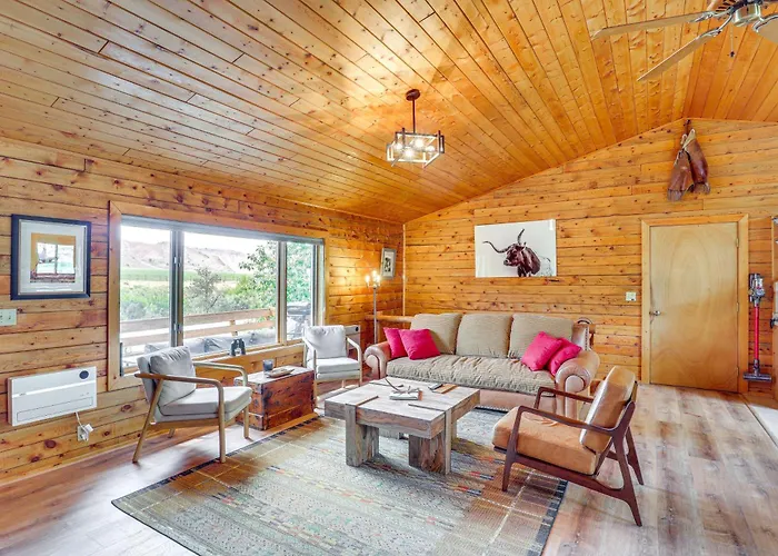 Dubois Riverfront Lodge W/ On-Site Fishing & Views