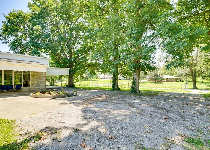 Expansive Family Home: 6 Mi To Dtwn Florence!