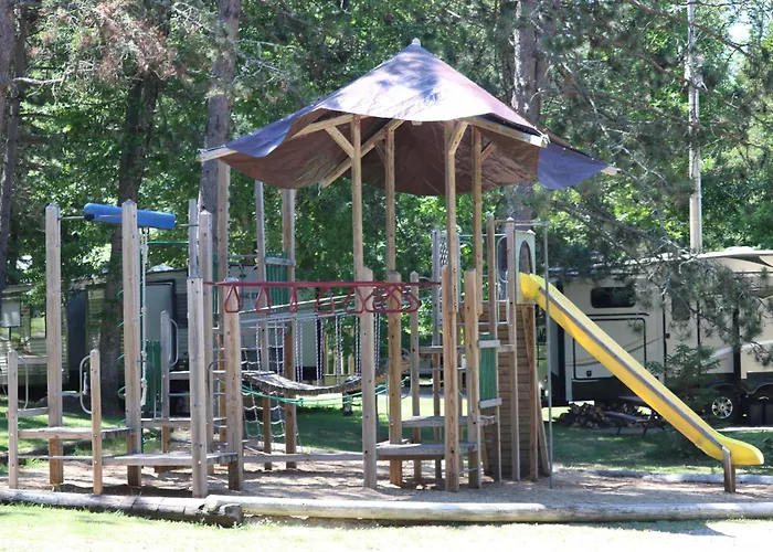 Cabin O' Pines - A Family Friendly Resort