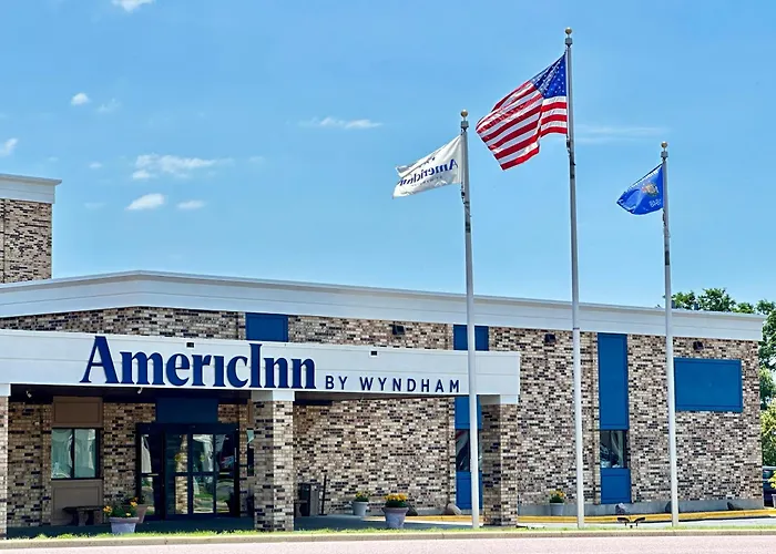 Americinn & Suites By Wyndham Baraboo Event Center