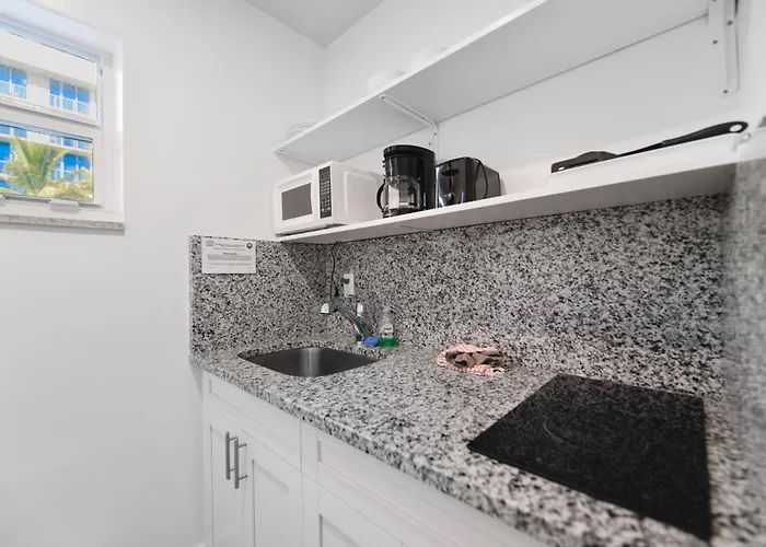 Hollywood Beach Retreat Studio - M23