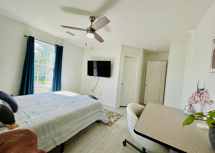 Cozy Bedroom Suites In Beautiful Shared Home