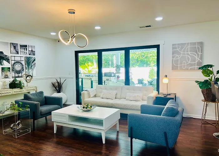 Cozy Bedroom Suites In Beautiful Shared Home
