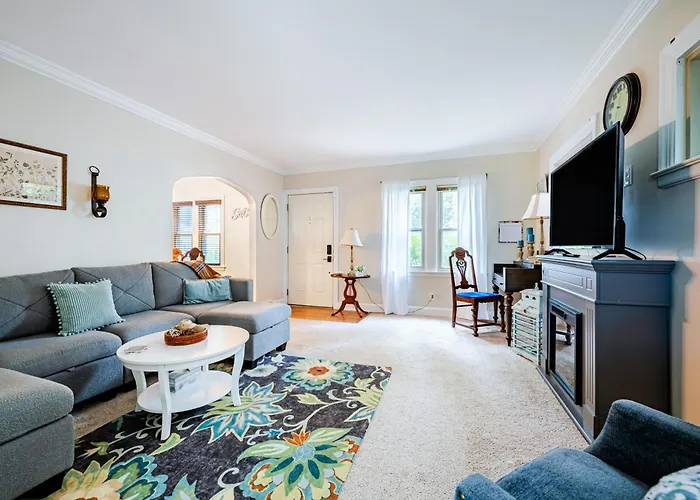 Rachel'S Private Hideaway With King Bed, Kitchen, Laundry, Parking And Big Yard